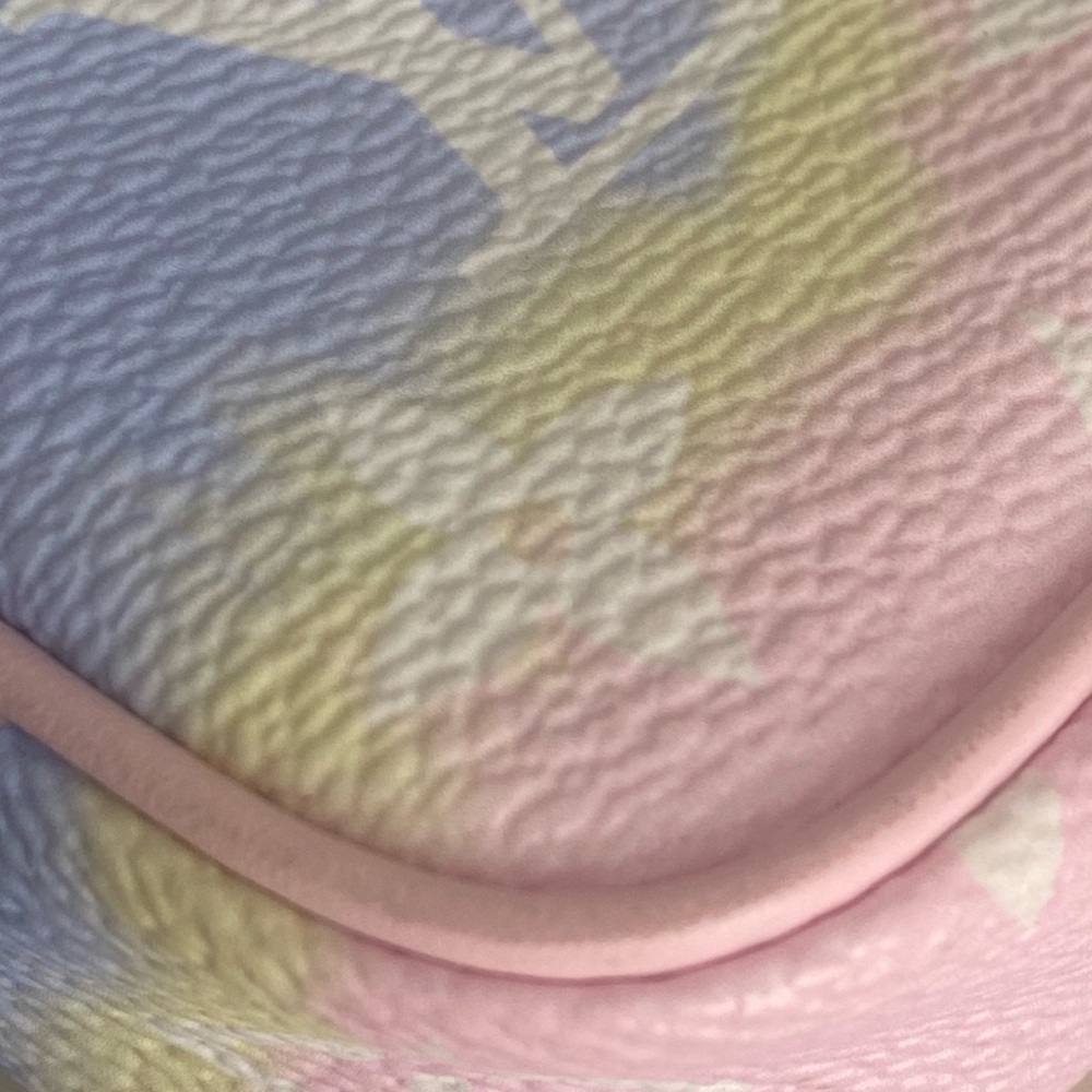 ❤️❤️SOLD❤️❤️Louis Vuitton Monogram Escale Mini Pochette - Picture 6 of 10